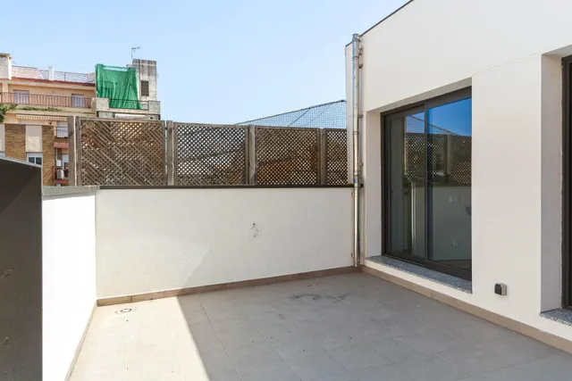 Vivienda reformada a estrenar con 3 estancias, terraza privada y espacio polivalente en Badalona — 24