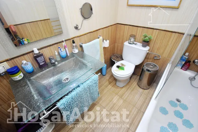 ¡Encantador Chalet! Muy amplio y sofisticado, con gran garaje, terraza, jardín y parcela — 40