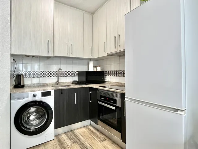 Apartamento con terraza, provincia de Alicante, Torrevieja. 1 habitación, 38 m2, 1 kilómetro al mar — 5