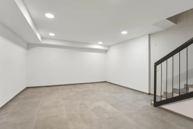 Vivienda reformada a estrenar con 3 estancias, terraza privada y espacio polivalente en Badalona — 25