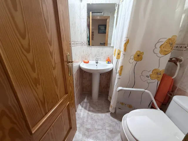 VIVIENDA SEMINUEVA JUNTO AL HOSPITAL GENERAL DE ALICANTE. — 13