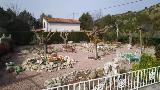 PRECIOSO CHALET EN MUY BUENA ZONA DE PETRER - foto 2