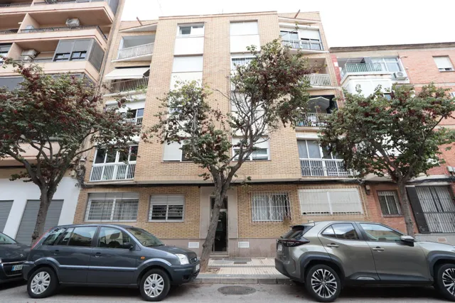 Piso en venta junto a calle Ángel Bruna de 110 m2, 3 dormitorios, baño y aseo, balcon y terraza acristalada — 41
