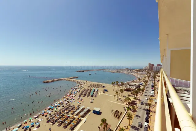 Estudio con licencia turística en primera línea de playa - foto 2