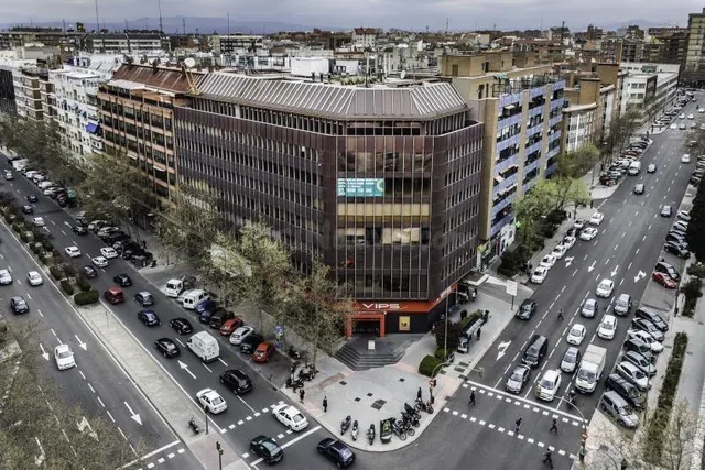 LOCAL EN CALLE ORENSE - foto 2