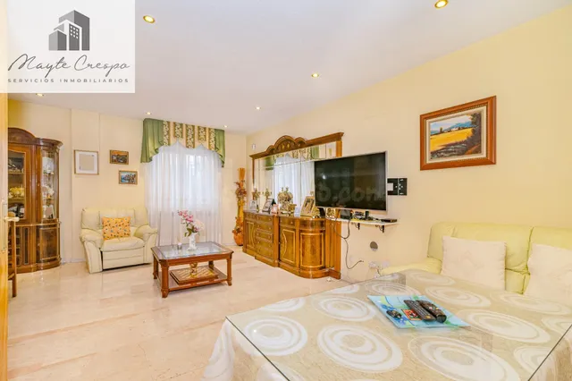 ¡AMPLIA CASA DE 4 DORMITORIOS, 3 BAÑOS Y CALEFACCIÓN CENTRAL EN LA ZUBIA! ✨ — 3
