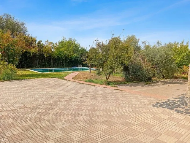 Chalet con piscina, bungalow y 2.500 m2 de parcela en Urbani - foto 4