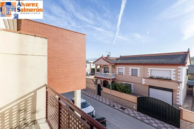 Amplia casa de 182 m2 con patio, gran sótano y a menos de 5 minutos del metro — 17