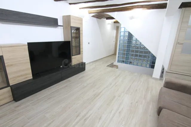 Casa reformada compuesta por dos viviendas separadas en el C - foto 2