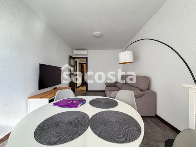 Luminoso piso exterior con terraza y piscina a pasos de la p - foto 4