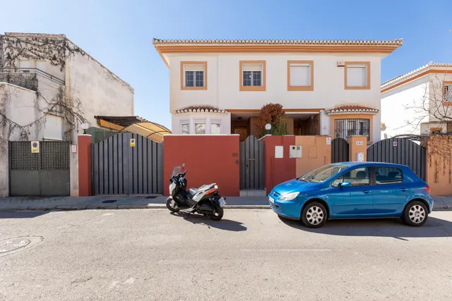 PRECIOSA CASA EN CARRETERA DE LA SIERRA — 38