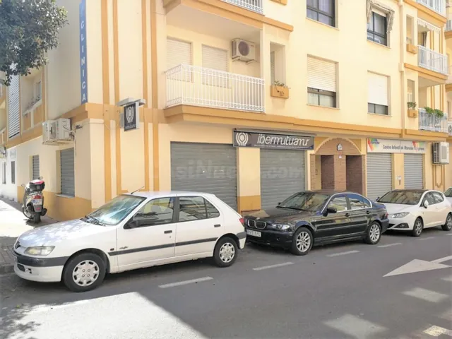 Local comercial en Motril - foto 3
