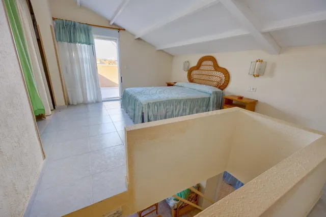 Bungalow planta alta de 3 dormitorios con piscina y plaza de garaje comunitaria. — 19