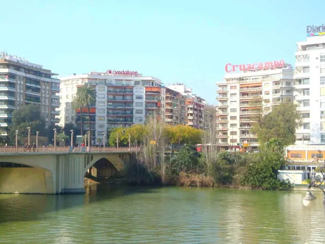 Hostal 12 habitaciones 253m² en venta - Los Remedios