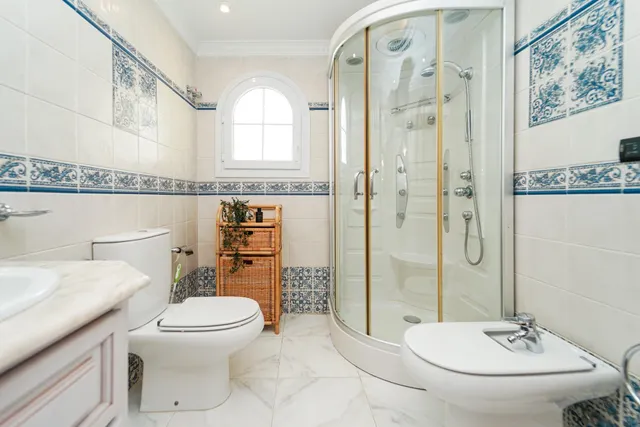 Elegante villa de 4 dormitorios en Arguineguín | Vistas panorámicas al mar, gran parcela y un potencial excepcional! — 41