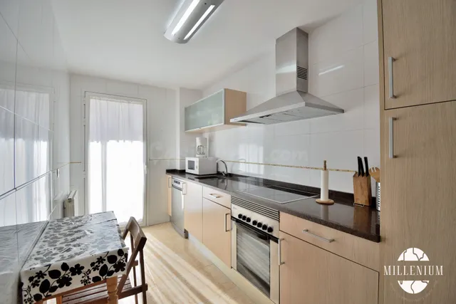 Piso en alquiler en El Puerto (Coslada) · 3 hab. · Urbanización con piscina, garaje y trastero — 2