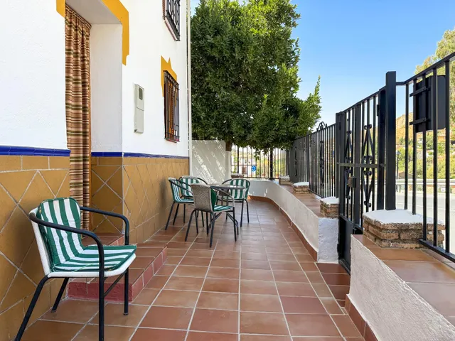 Casa independiente en la entrada de Pinos Genil. (A 10 minut - foto 4