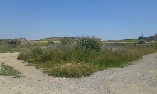 Parcela para gasolinera  - con servicios y ocio — 2