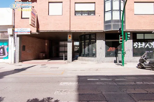 Camino de Ronda cercano a Caleta. Plaza de garaje en venta con acceso en rampa a 15.000€ cada una. A — 2