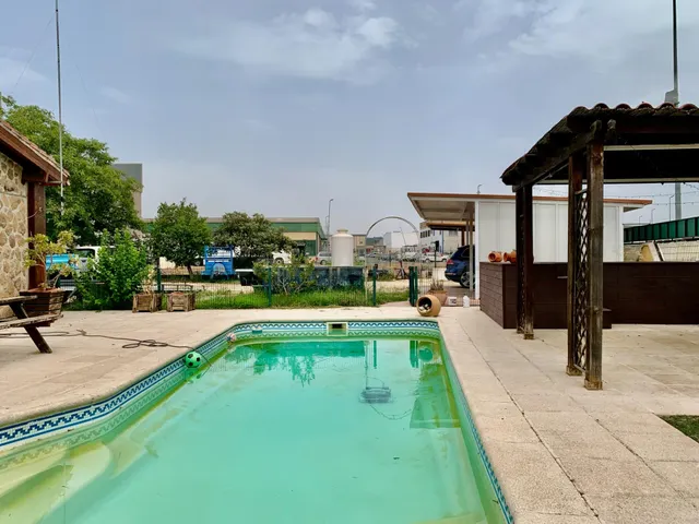 MAGNIFICA OPORTUNIDAD EN LORA DEL RIO (SEVILLA) - foto 4