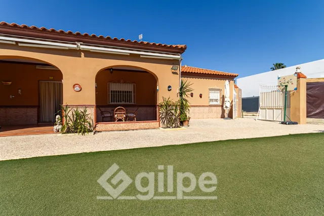 Chalet en venta en Marchena. — 10
