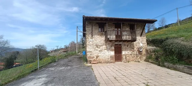VIVIENDA PASIEGA INDEPENDIENTE EN FINCA DE 9.000 M2 CON VIST