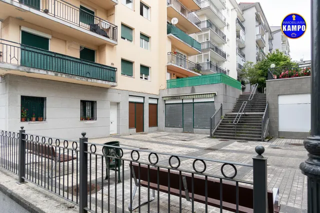SE ALQUILA LOCAL EN  IRUN , CALLE SAN ISIDRO LABRADOR — 19