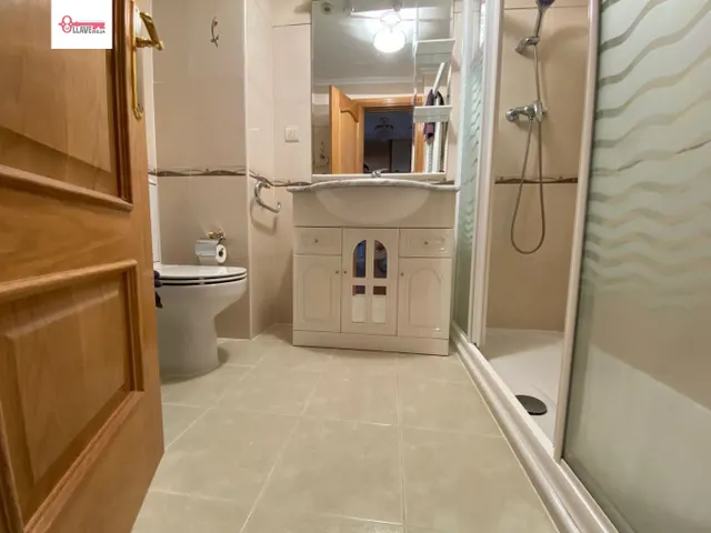 En Burgos C/ Alfareros. Se alquila precioso piso de cuatro habt, baño, aseo, garaje. — 25