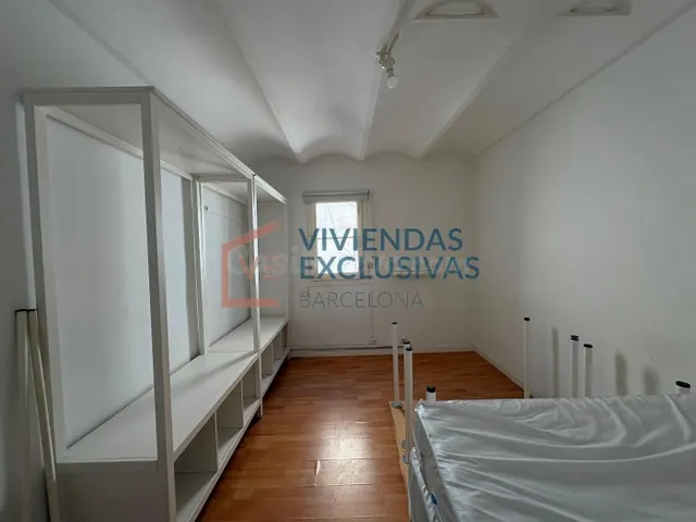 Ático con Terraza Privada de 50 m2: Historia y Potencial en  - foto 4