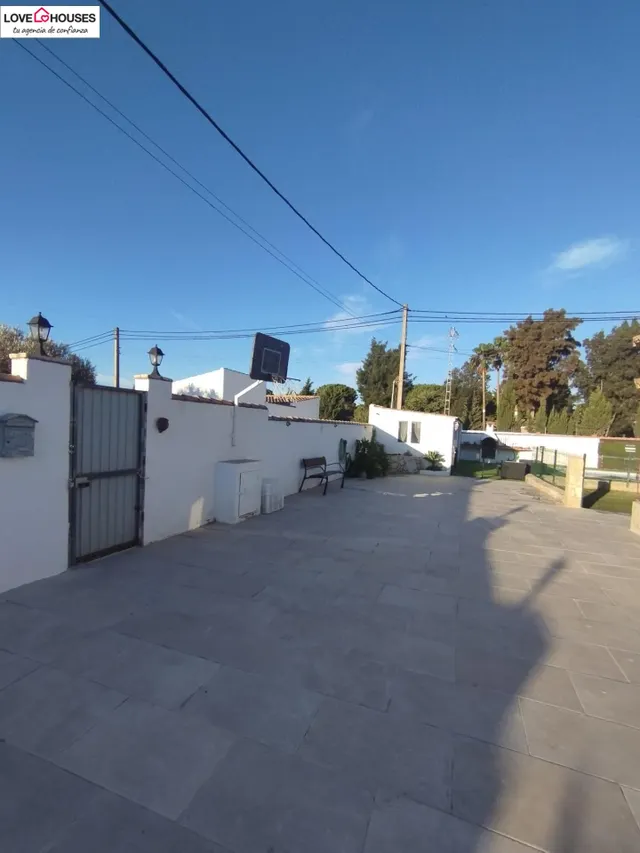 OPORTUNIDAD CHALET CON PISCINA – ZONA PAGO DEL HUMO — 15