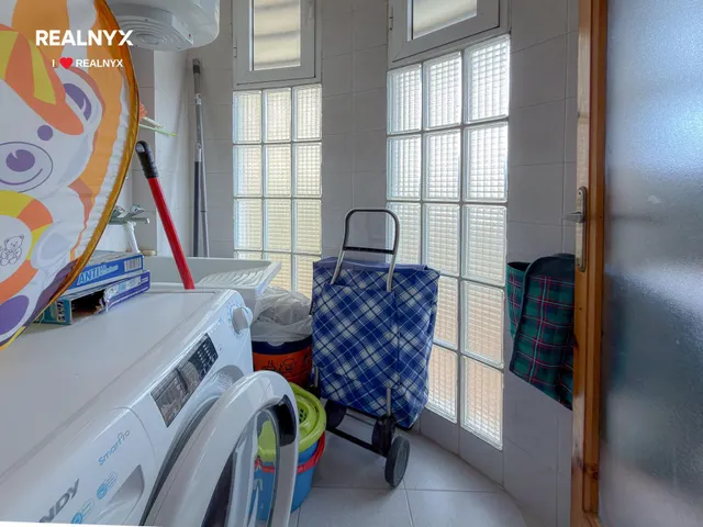 La Veleta! Acogedor apartamento exterior , con amplia terraza y vistas laterales al mar ubicación en urbanización exclusiva con piscina a 150 metros del mar — 19