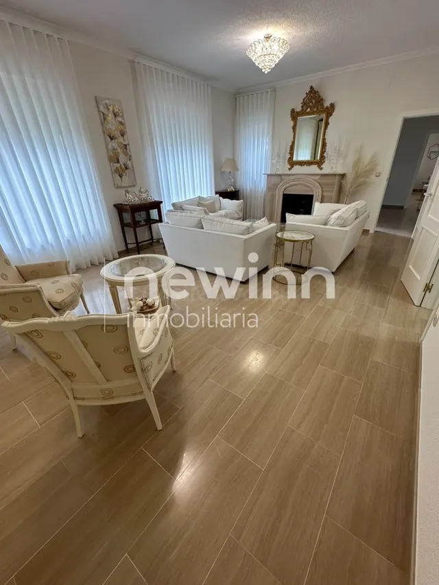 Magnífico Chalet de una planta - foto 2