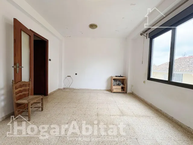 AMPLIA CASA PARA REFORMAR CON GARAJE Y TERRAZA EN EL CENTRO — 6