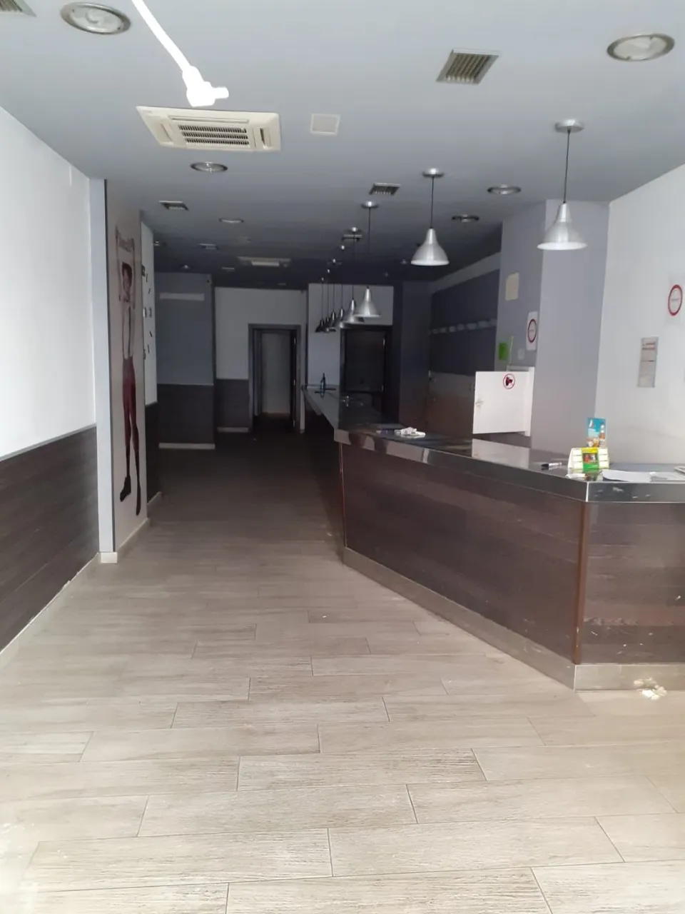 Urbis te ofrece un local comercial en venta en zona Labradores, Salamanca.