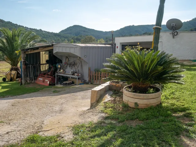 Finca Rústica de 20.000m2 con vivienda en venta. — 36