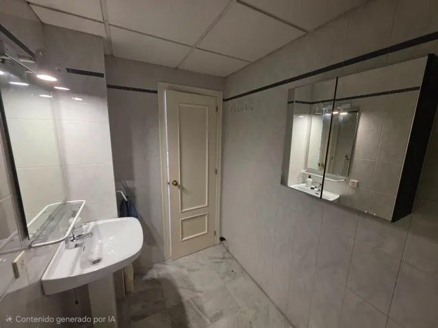 APARTAMENTO EXTERIOR CON ASCENSOR JUNTO AL PARQUE DEL PARLAMENTO — 18