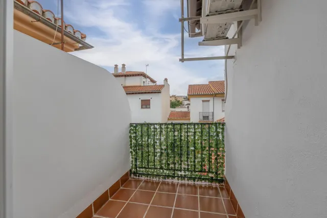 Encantadora Casa Reformada en Ogijares con Vistas y Espacios para Disfrutar — 23