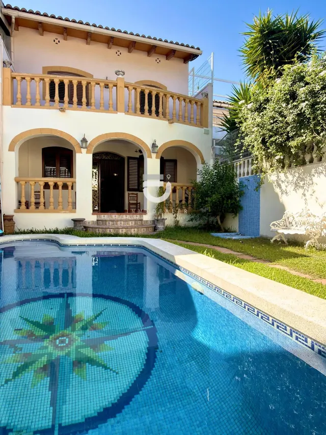 CASA EN oLIVA