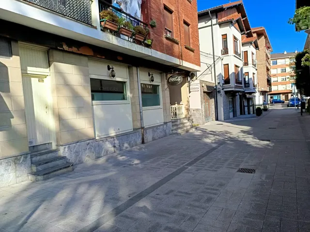 Venta local comercial en el centro de Zalla — 2