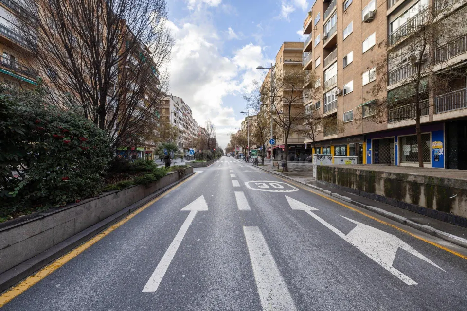 Plaza de garaje para coche mediano, en Camino de Purchil
