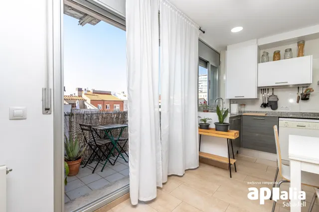 Ático dúplex de 120 m2 con terraza íntima y vistas despejada - foto 5