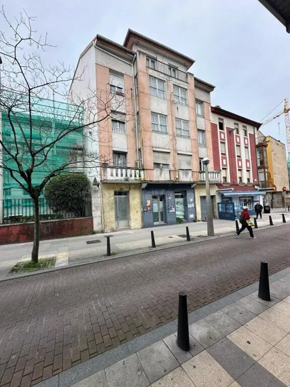 Local comercial 200m² en primera linea Torrelavega - foto 4