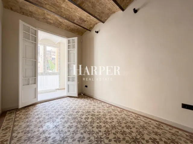 Piso reformado con elementos originales en el corazón de Vila de Gràcia 3hab — 2
