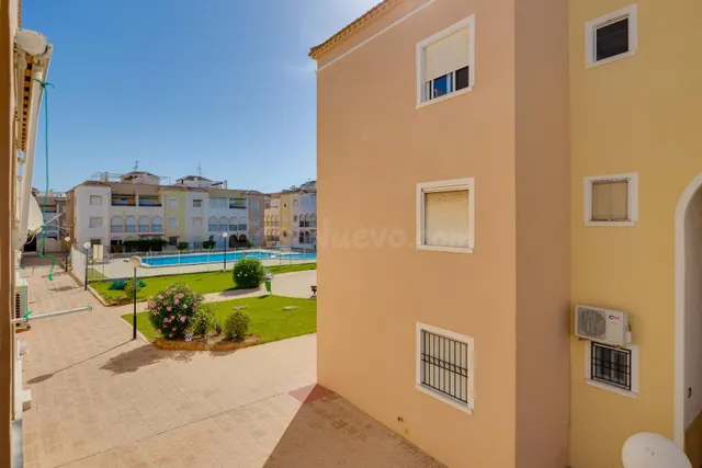 Apartamento de 2 dormitorios y 1 baño en Torrevieja (los naufragos) — 10