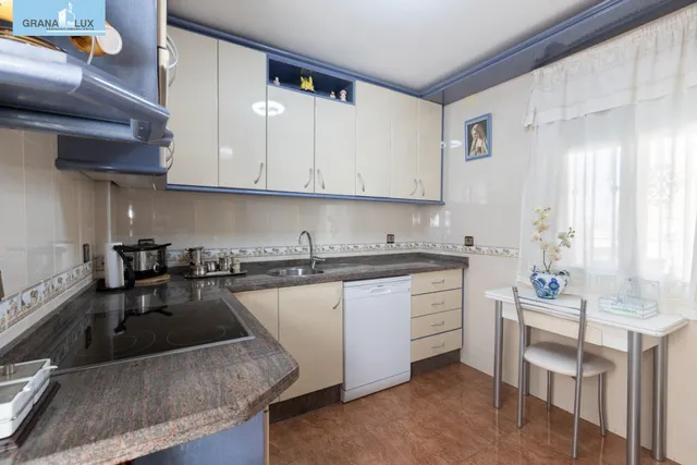 Casa independiente a 5 minutos de Granada en buen estado para entrar a vivir — 29