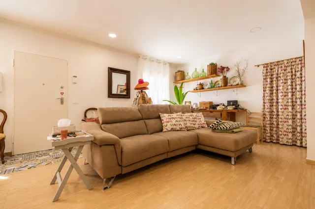 Amplia planta baja con gran patio y múltiples posibilidades  - foto 3