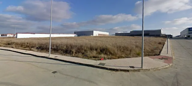 VENTA DE PARCELAS INDUSTRIALES EN EL POLÍGONO DE CASTELLANOS — 2