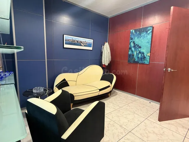 Local premium en Empuriabrava | Alta rentabilidad | 6 espaci - foto 5