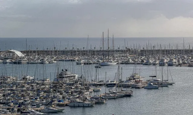 Ático reformado con vistas al mar, enorme terraza y piscina a 50 m de la playa en Torrevieja — 39