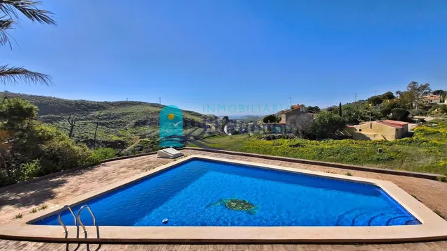 CHALET INDEPENDIENTE CON PISCINA Y VISTAS DESPEJADAS EN ENTO - foto 3